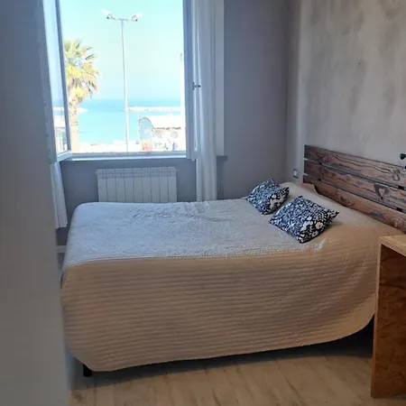 Alojamento de Acomodação e Pequeno-almoço Happy Porto SantʼElpidio